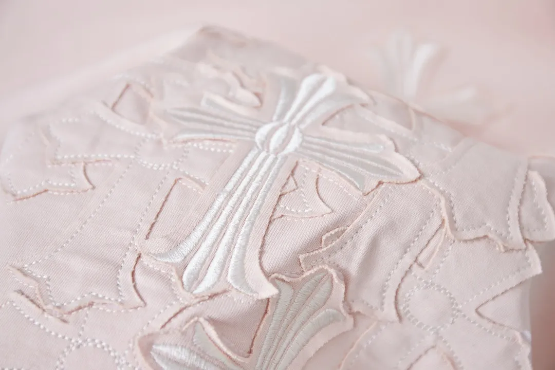 🅿️220 Ch*ome Hearte 25SS early spring new style, appliqué embroidered heart cross short sleeves, light luxury, essential item for daily commuting for men and women, correct version, welcome to compare, detailed features · 320g 100% pure cotton double yarn jersey fabric · Custom dyed in the same vat, special thickened 32 pieces double-strand 1X1 thread · Imported Tajima machine embroidery tatami embroidery ➕This cloth patch embroidery · Collar, cuffs, and hem are hand-frayed · Double-needle stitching across seams · Original main mark, washed tag, branded moisture-proof paper packaging Color: Black/White/Pink Size: S/M/L/XL